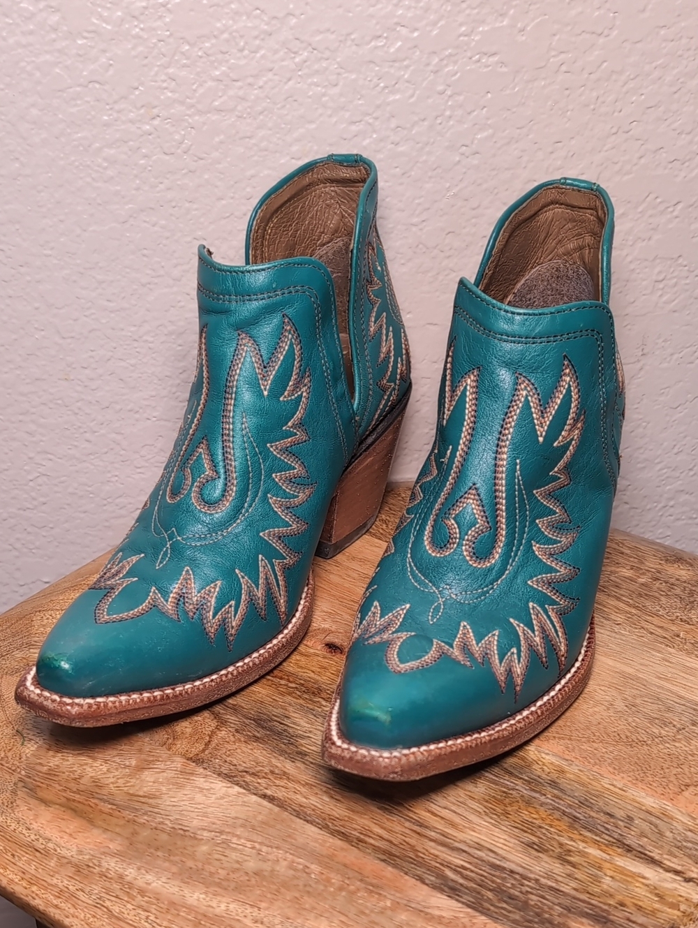 Ariat Dixon Teal Western Cowgirl Ankle Boots